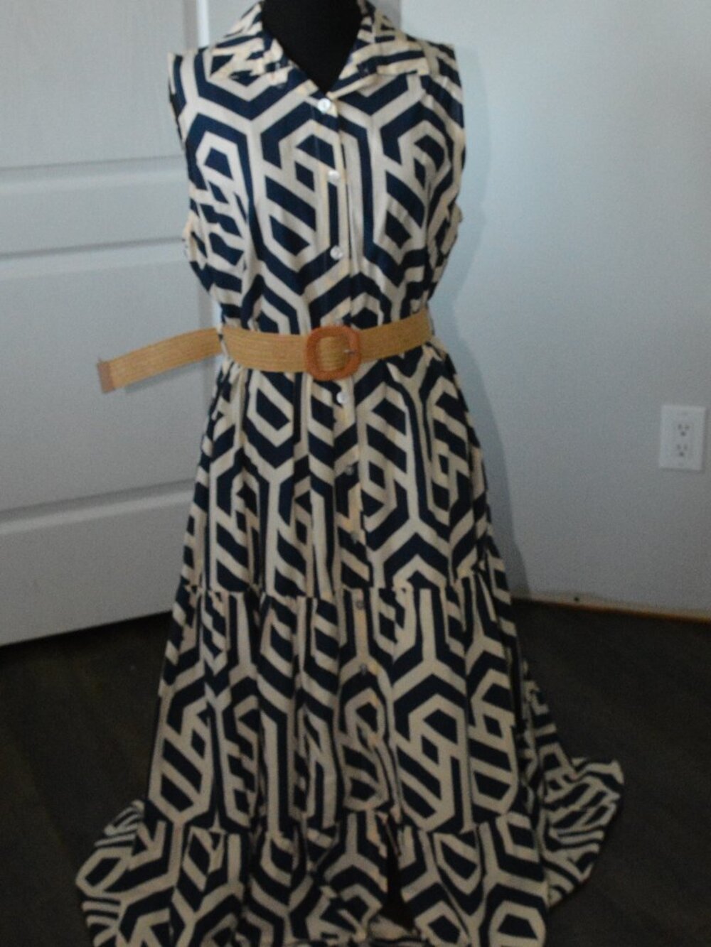 kaktus Women's Geometric Print Maxi Dress with a Tan Woven Belt size Large